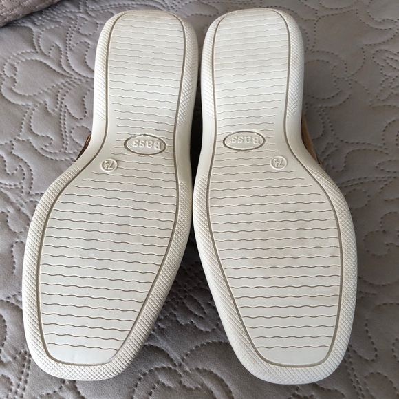 Bass Waverly Boat Shoes - Color:Sand - Size 7 1/2 - Picture 2 of 6